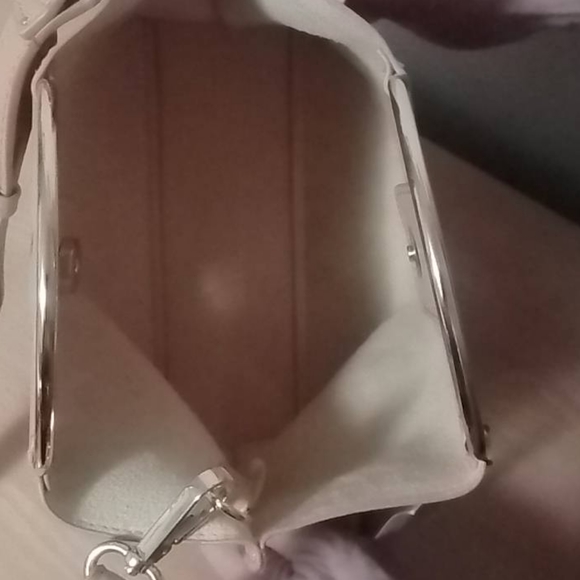Empiera PETA Approved Vegan Purse - Picture 2 of 5